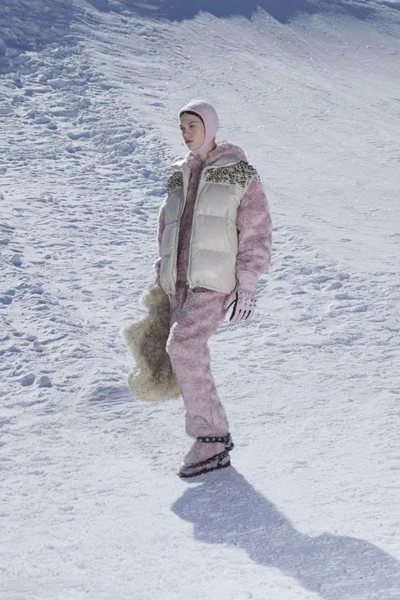 Look 28